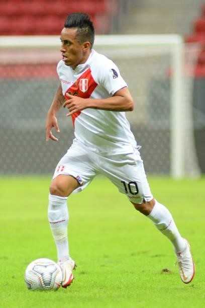 Christian Cueva of Peru drives the ball during a Group B Match between Venezuela and Peru as part of Copa America Brazil 2021 at Mane Garrincha...