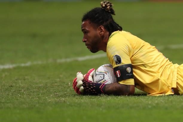 Pedro Gallese goalkeeper of Peru holds the ball during a Group B Match between Venezuela and Peru as part of Copa America Brazil 2021 at Mane...