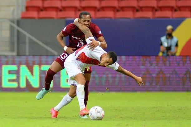 Yoshimar Yotun of Peru and Jose Martinez of Venezuela fight for the ball during a Group B Match between Venezuela and Peru as part of Copa America...