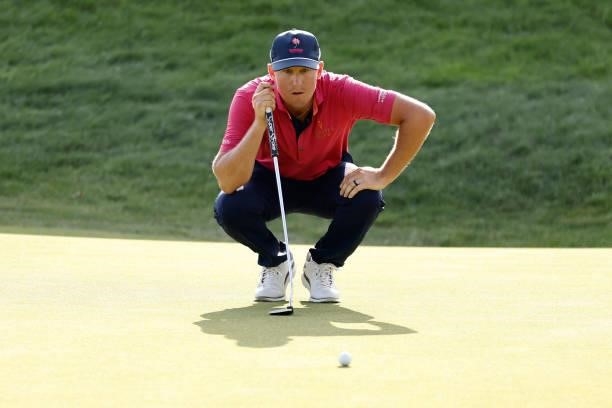 Kramer Hickok of the United States lines up a putt on the 18th green during the final round of the Travelers Championship at TPC River Highlands on...