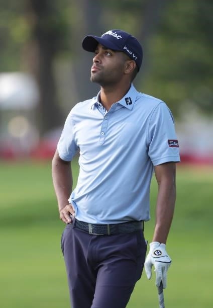 Sebastian Crampton checks the wind direction on the first hole during day three of the the John Shippen Invitational on June 28, 2021 at the Detroit...
