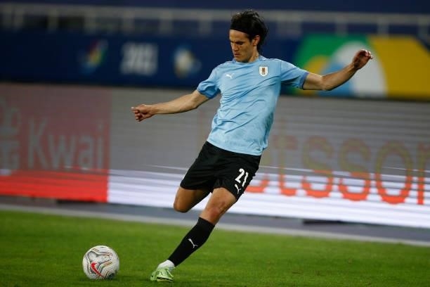 Edinson Cavani of Uruguay warms up before a group A match between Uruguay and Paraguay as part of Conmebol Copa America Brazil 2021 at Estadio...