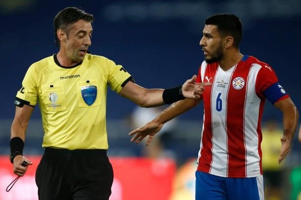 Referee Raphael Claus argues with Junior Alonso of Paraguay during a group A match between Uruguay and Paraguay as part of Conmebol Copa America...