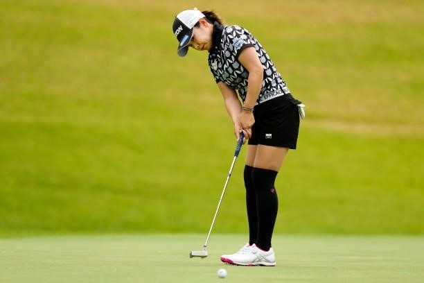 Kaori Aoyama of Japan attempts a putt on the 8th green during the first round of the Sky Ladies ABC Cup at the ABC Golf Club on June 29, 2021 in...
