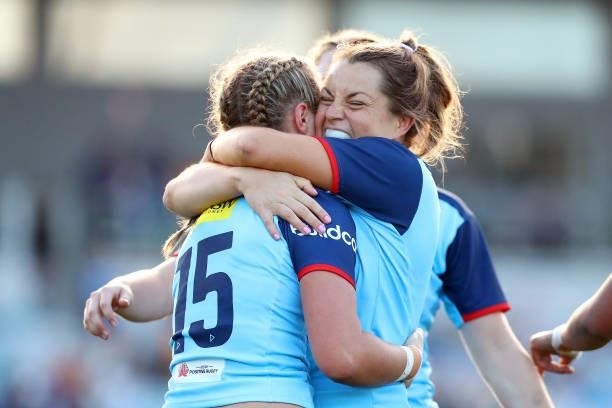 Arabella McKenzie of the Waratahs celebrates her try with Grace Hamilton of the Waratahs during the round three Super W match between the NSW...