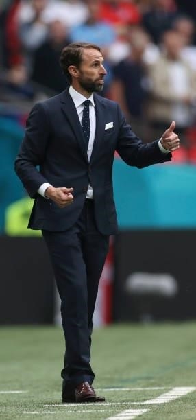 Gareth Southgate, Head Coach of England gives his team instructions during the UEFA Euro 2020 Championship Round of 16 match between England and...
