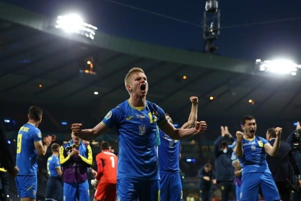 Oleksandr Zinchenko of Ukraine celebrates their side's victory with team mates after the UEFA Euro 2020 Championship Round of 16 match between Sweden...