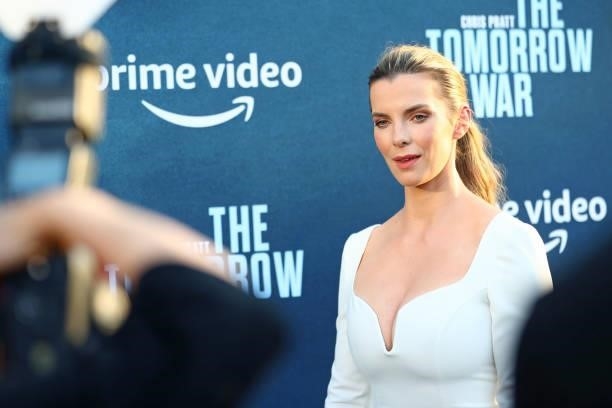 Betty Gilpin attends the premiere of Amazon's "The Tomorrow War