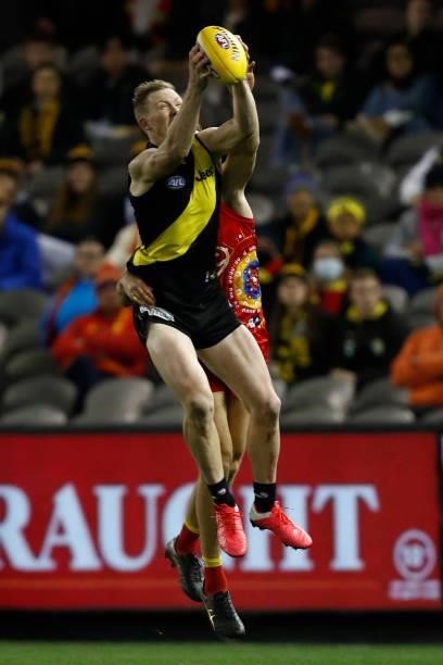 Jack Riewoldt of the Tigers marks the ball during the round 16 AFL match between the Gold Coast Suns and the Richmond Tigers at Marvel Stadium on...