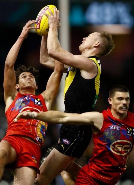 Jack Riewoldt of the Tigers marks the ball during the round 16 AFL match between the Gold Coast Suns and the Richmond Tigers at Marvel Stadium on...