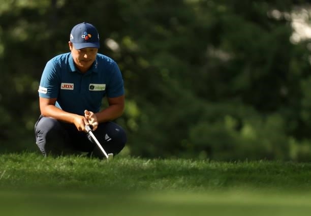 Lee of South Korea lines up a putt on the eighth green during the first round of the Rocket Mortgage Classic on July 01, 2021 at the Detroit Golf...