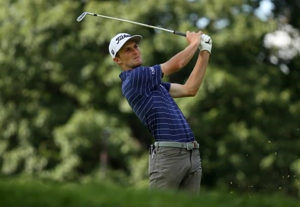 Will Zalatoris plays his shot from the ninth tee during the first round of the Rocket Mortgage Classic on July 01, 2021 at the Detroit Golf Club in...