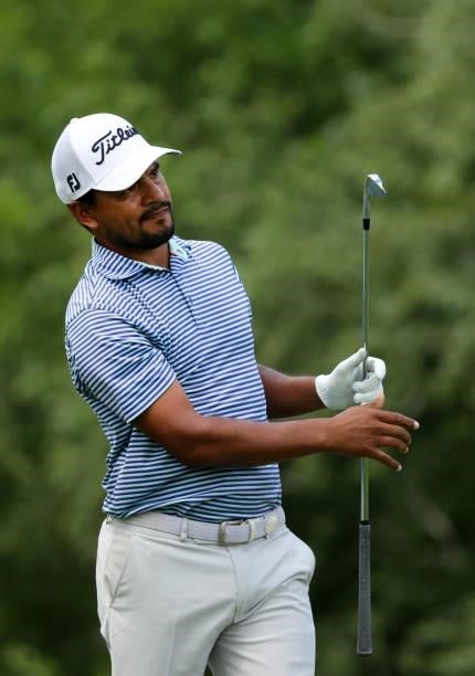 Fabian Gomez of Argentina plays his shot from the ninth tee during the first round of the Rocket Mortgage Classic on July 01, 2021 at the Detroit...