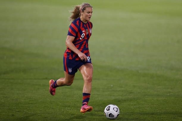 Lindsey Horan of United States dribbles downfield against Mexico at Rentschler Field on July 01, 2021 in East Hartford, Connecticut.