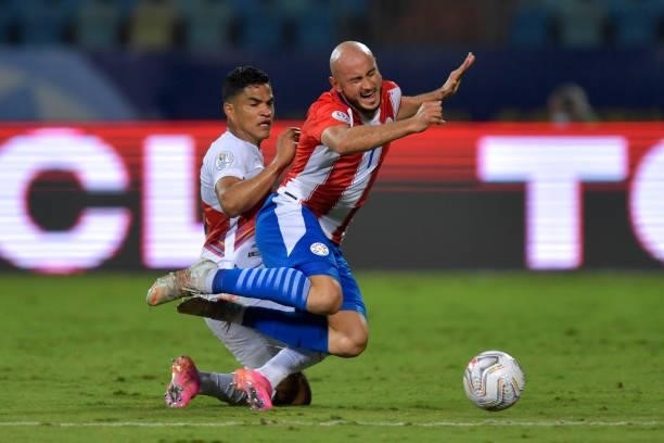 Carlos Gonzalez of Paraguay fights for the ball with Ánderson Santamaría of Peru during a quarterfinal match between Peru and Paraguay as part of...