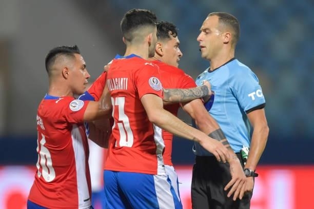 Gustavo Gomez of Paraguay argues with referee Esteban Ostojich during a quarterfinal match between Peru and Paraguay as part of Copa America Brazil...