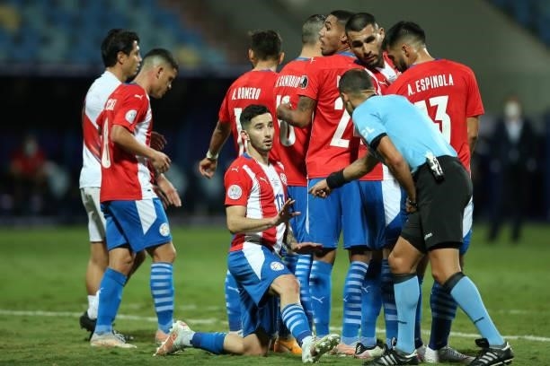 Referee Esteban Ostojich gives instructions to Alberto Espinola of Paraguay as they prepare for a free kick of Peru during a quarterfinal match...