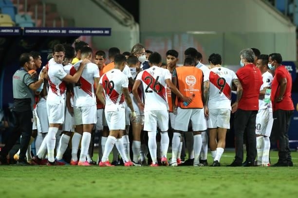 Players of Peru huddle before the penalty shootout after a quarterfinal match between Peru and Paraguay as part of Copa America Brazil 2021 at...