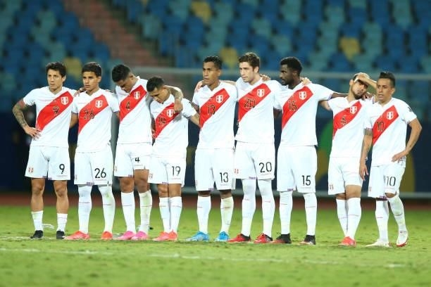 Players of Peru line up for the penalty shootout after a quarterfinal match between Peru and Paraguay as part of Copa America Brazil 2021 at Estadio...