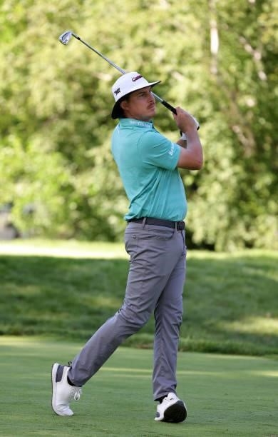 Joel Dahmen plays his shot from the ninth tee during the second round of the Rocket Mortgage Classic on July 02, 2021 at the Detroit Golf Club in...