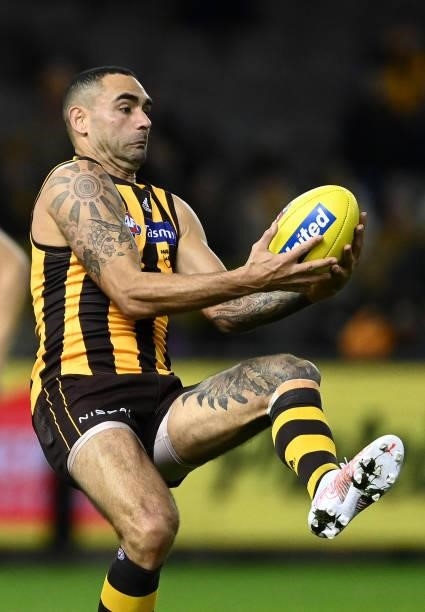 Shaun Burgoyne of the Hawks marks during the round 16 AFL match between Hawthorn Hawks and Port Adelaide Power at Marvel Stadium on July 03, 2021 in...