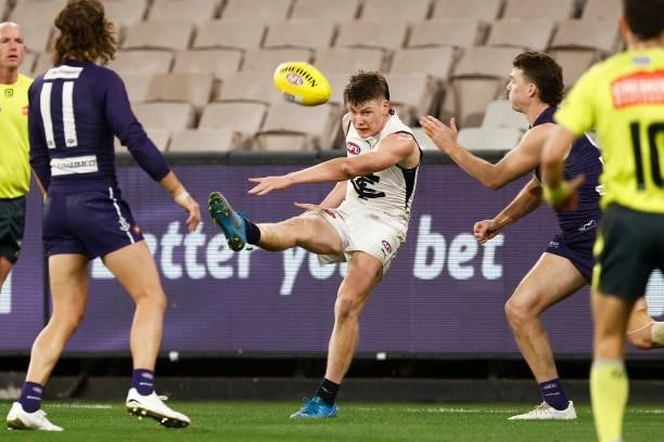 Sam Walsh of the Blues kicks a goal during the round 16 AFL match between Fremantle Dockers and Carlton Blues at Melbourne Cricket Ground on July 03,...