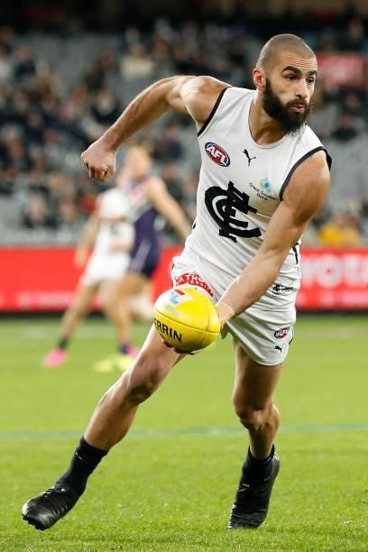 Adam Saad of the Blues handballs during the round 16 AFL match between Fremantle Dockers and Carlton Blues at the Melbourne Cricket Ground on July...