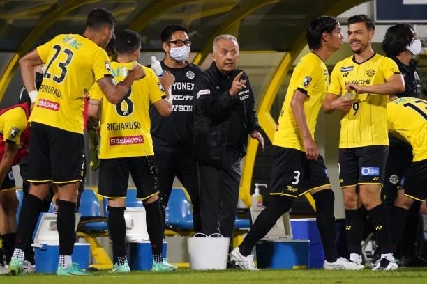 Kashiwa Reysol manager Nelsinho gives instruction to his players during the J.League Meiji Yasuda J1 match between Kashiwa Reysol and Yokohama...