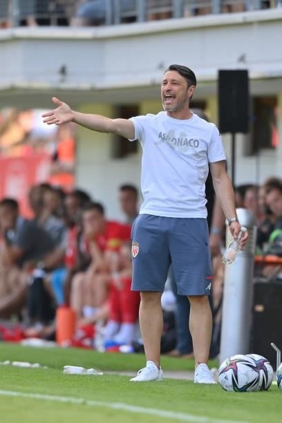 Head coach Niko Kovac of AS Monaco gives his team instructions during the Pre-Season Friendly match between FC Red Bull Salzburg and AS Monaco at...