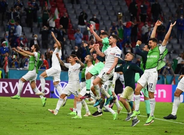 Players of Italy celebrate at the end of the UEFA Euro 2020 Championship Quarter-final match between Belgium and Italy at Football Arena Munich on...