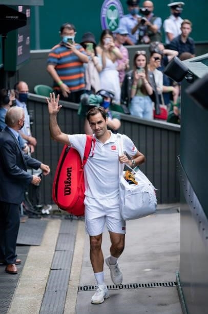 Roger Federer of Switzerland acknolwedges the crowd as he walks off after victory in his men's singles third round match against Cameron Norrie of...