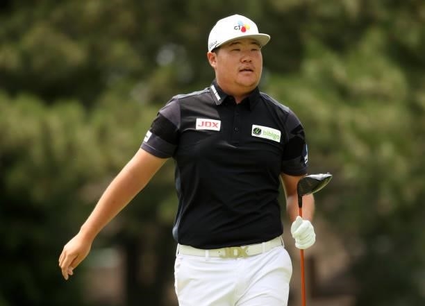 Sungjae Im of South Korea plays his shot from the fourth tee during the third round of the Rocket Mortgage Classic on July 03, 2021 at the Detroit...
