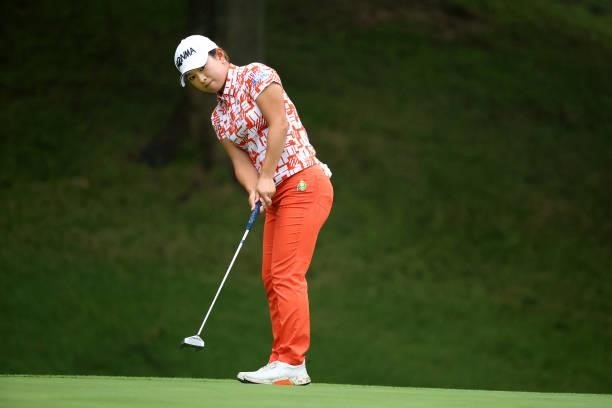 Momo Yoshikawa of Japan attempts a putt on the 17th green during the rest of third round of the Shiseido Ladies Open at Totsuka Country Club on July...