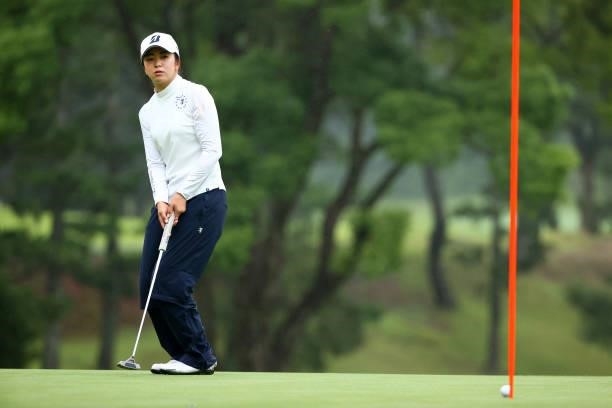 Kotone Hori of Japan attempts a putt on the 17th green during the rest of third round of the Shiseido Ladies Open at Totsuka Country Club on July 4,...