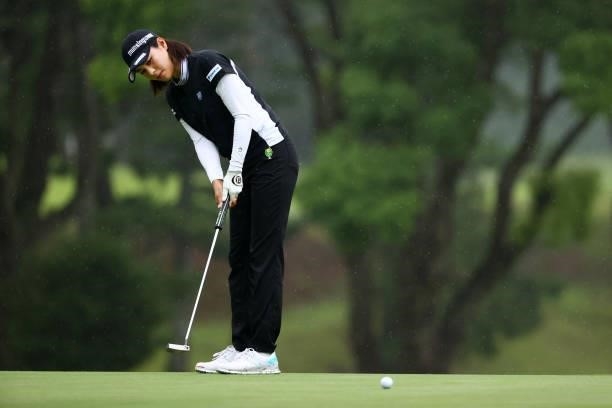 Hina Arakaki of Japan attempts a putt on the 17th green during the rest of the third round of the Shiseido Ladies Open at Totsuka Country Club on...