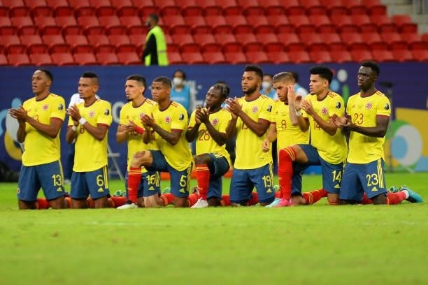 Players of Colombia celebrate in the penalty shootout after a quarter-final match of Copa America Brazil 2021 between Colombia and Uruguay at Mane...