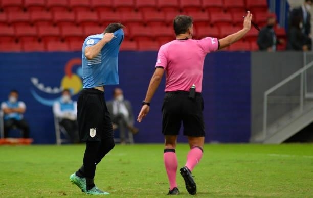 Matias Viña of Uruguay reacts after missing his penalty kick in a shootout as Spanish referee Jesus Gil Manzano gives instructions during a...