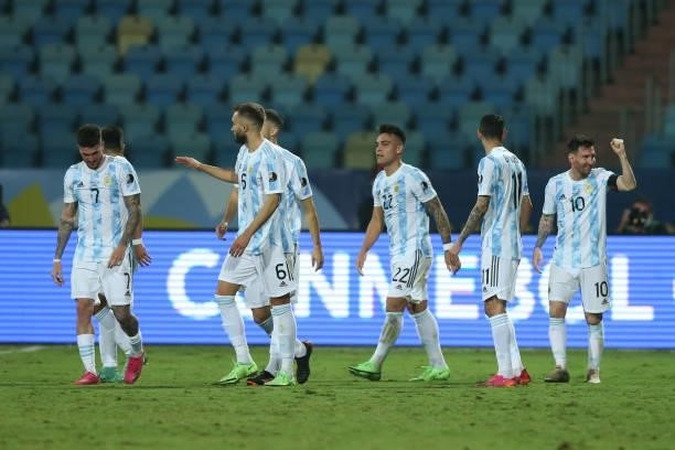 Lionel Messi of Argentina celebrates with teammates after scoring the third goal of his team via free kick during a quarter-final match of Copa...