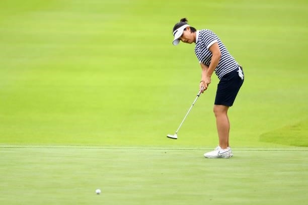 Mi-jeong Jeon of South Korea attempts a putt on the 1st green during the final round of the Shiseido Ladies Open at Totsuka Country Club on July 4,...