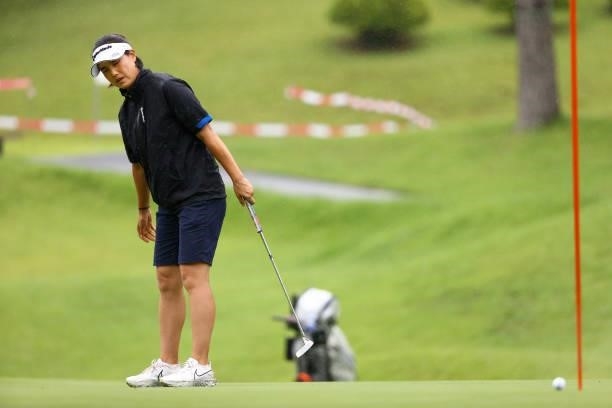 Mi-jeong Joen of South Korea reacts after a putt on the 4th green during the final round of the Shiseido Ladies Open at Totsuka Country Club on July...