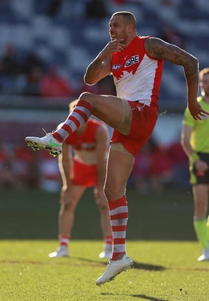 Lance Franklin of the Swans lines up on goal during the round 16 AFL match between Sydney Swans and West Coast Eagles at GMHBA Stadium on July 04,...