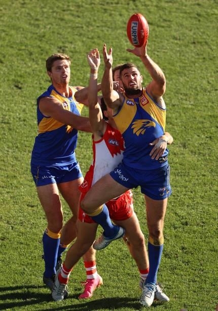 Jack Darling of the Eagles marks during the round 16 AFL match between Sydney Swans and West Coast Eagles at GMHBA Stadium on July 04, 2021 in...
