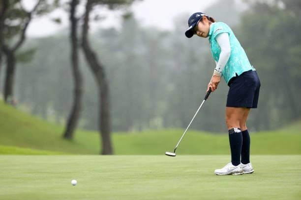 Saiki Fujita of Japan attempts a putt on the 18th green during the final round of the Shiseido Ladies Open at Totsuka Country Club on July 4, 2021 in...