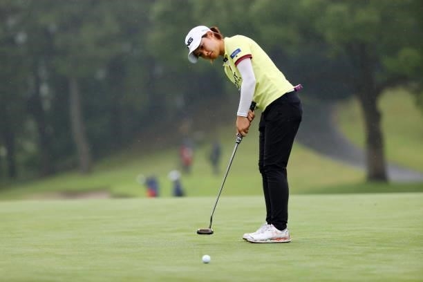 Ami Hirai of Japan attempts a putt on the 18th green during the final round of the Shiseido Ladies Open at Totsuka Country Club on July 4, 2021 in...