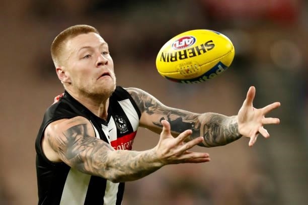 Jordan De Goey of the Magpies marks the ball during the round 16 AFL match between Collingwood Magpies and St Kilda Saints at Melbourne Cricket...