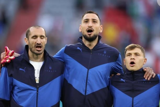 Giorgio Chiellini, Gianluigi Donnarumma and Nicolo Barella of Italy sing their mational anthem prior the UEFA Euro 2020 Championship Quarter-final...