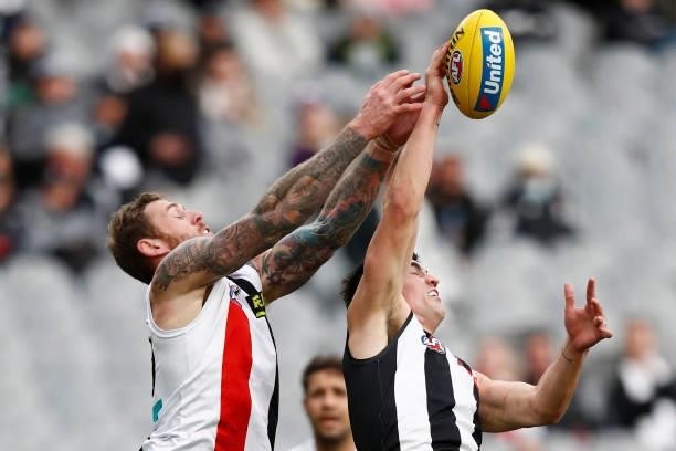 Tim Membrey of the Saints and Brayden Maynard of the Magpies compete during the round 16 AFL match between Collingwood Magpies and St Kilda Saints at...