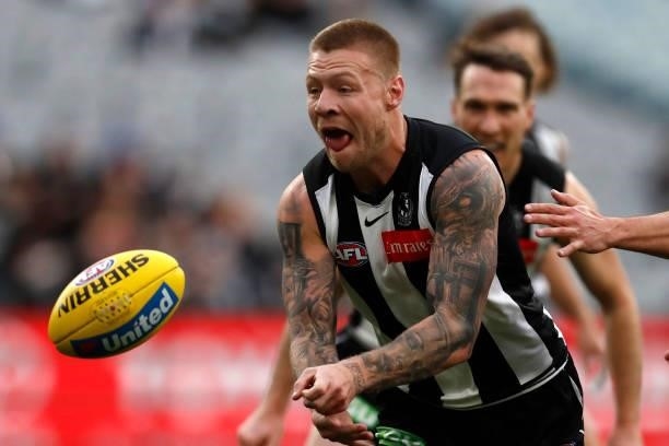 Jordan De Goey of the Magpies handballs during the round 16 AFL match between Collingwood Magpies and St Kilda Saints at Melbourne Cricket Ground on...