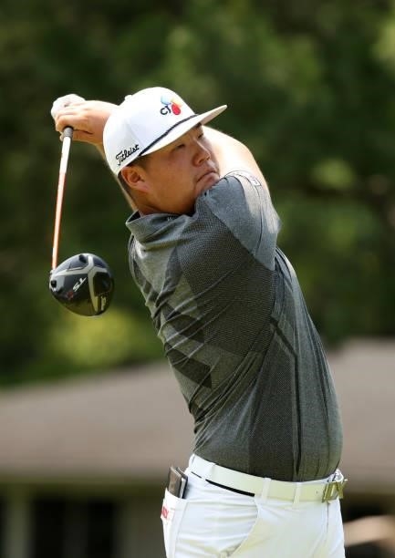 Sungjae Im of South Korea plays his shot from the fourth tee during the final round of the Rocket Mortgage Classic on July 04, 2021 at the Detroit...