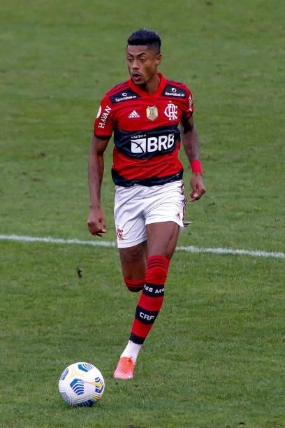 Bruno Henrique of Flamengo controls the ball during a match between Flamengo and Fluminense as part of Brasileirao 2021 at Neo Quimica Arena on July...